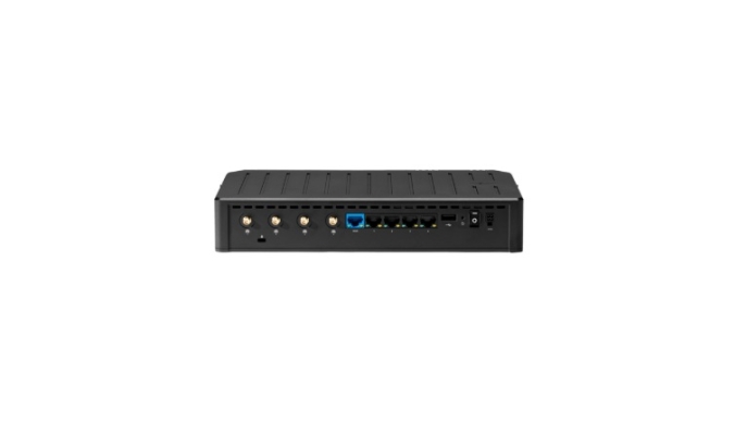 Ericsson Cradlepoint E100 5G + NetCloud 1 rok Global