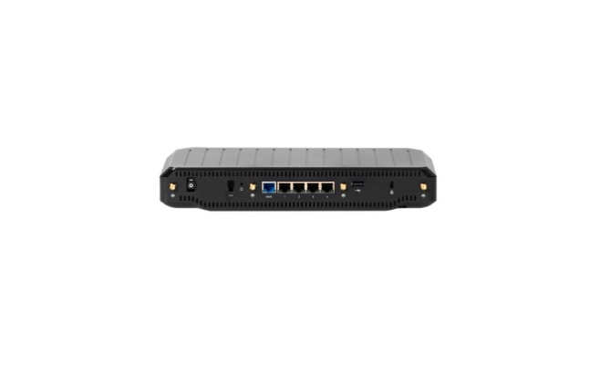 Ericsson Cradlepoint E400 5G + NetCloud 5 lat Global
